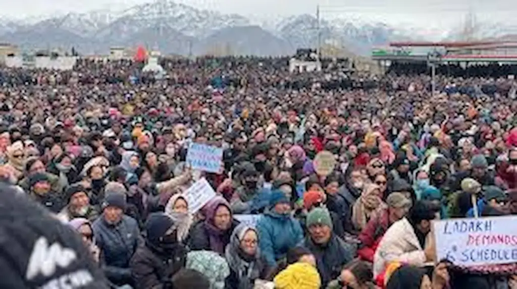 Ladakh Agitation: Ladakh Rumble: Huge rally after Wangchuk's release..Anxiety!