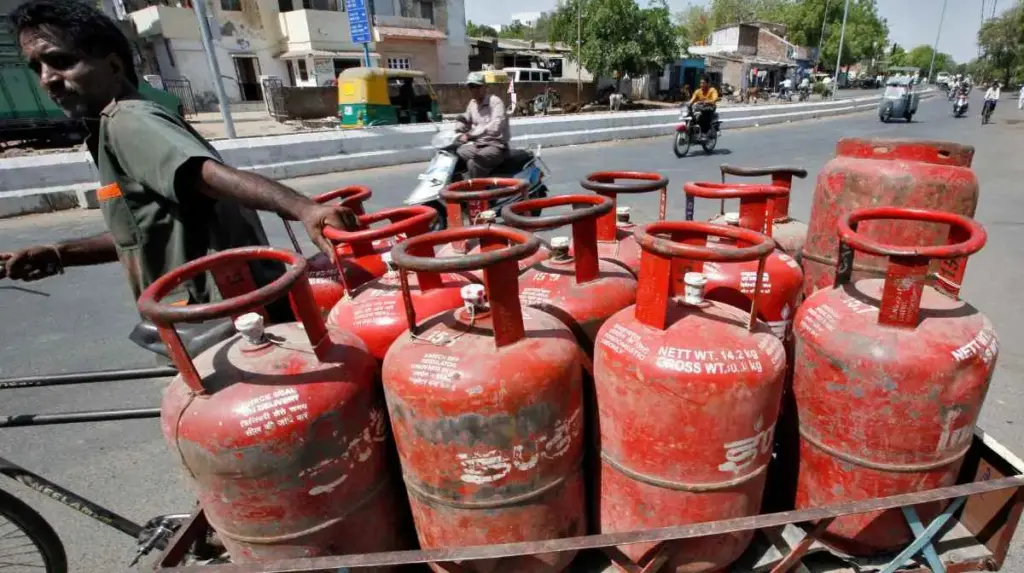 Gas Price Hike: గ్యాస్ ధరల పెంపు.. కేంద్రంపై ఖర్గే విమర్శలు