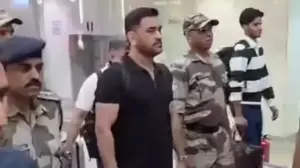 ఫైనల్ మ్యాచ్.. అహ్మదాబాద్‌ ఎయిర్‌పోర్టుకు చేరుకున్న ధోనీ