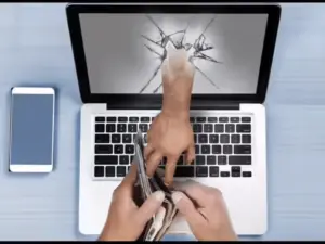 రీఫండ్ కోసం ప్రయత్నించి రూ. 98 వేలు పోగొట్టుకున్న మహిళ!