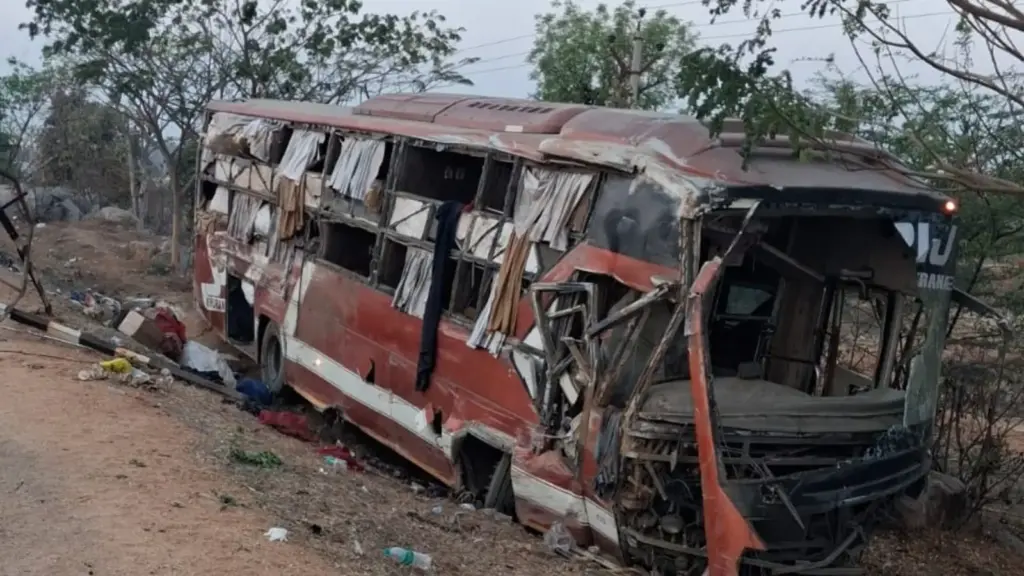 Nizamabad: ఇందల్వాయిలో ప్రైవేటు బస్సు బోల్తా ఘటనలో అసలు ఏం జరిగిందంటే?