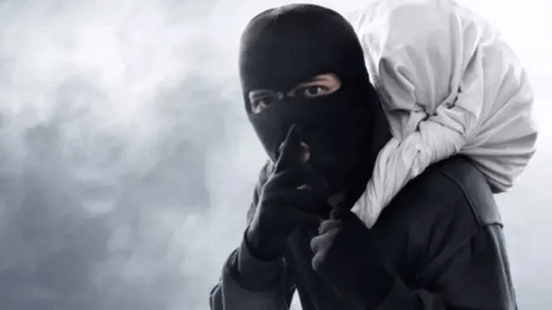 Gudivada crime: మాజీ మంత్రి కఠారి ఇంట్లో భారీ చోరీ.. 