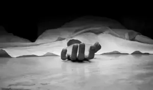 గుడి బాత్రూంలో ఇద్దరు విద్యార్థినుల ఆత్మహత్య