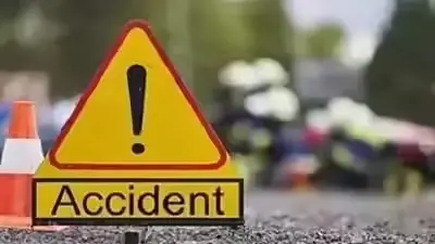 Vizag Road Accident: విశాఖలో లారీ బీభత్సం.. ఆగి ఉన్న వాహనాలపైకి దూసుకెళ్లి