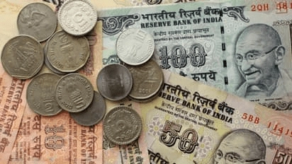 Indian Rupee: చమురు ధరలు పెరగడంతో.. కుప్పకూలిన రూపాయి విలువ